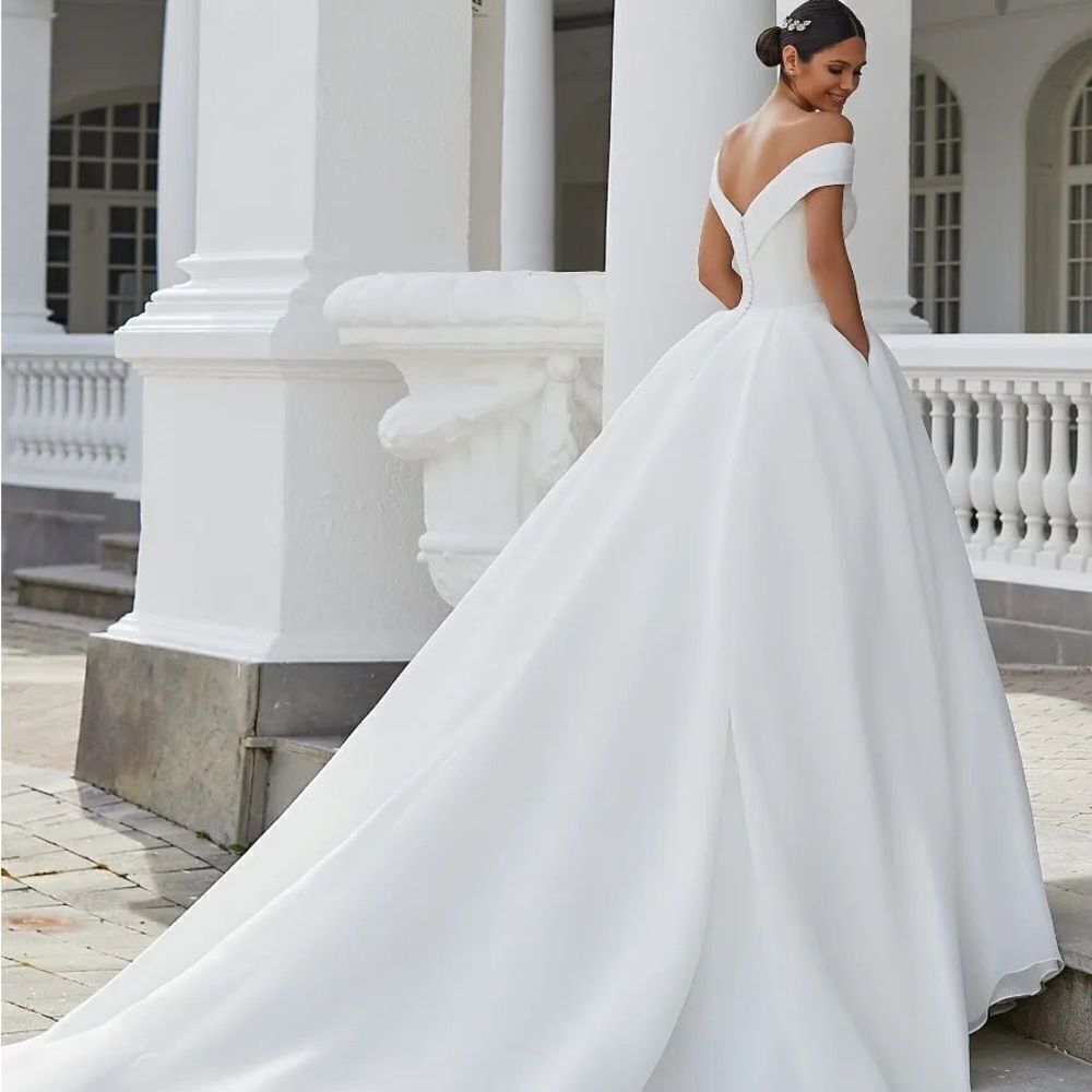 Pronovias Farrah Wedding Dress - Brand New/Unaltered - Picture 4 of 5